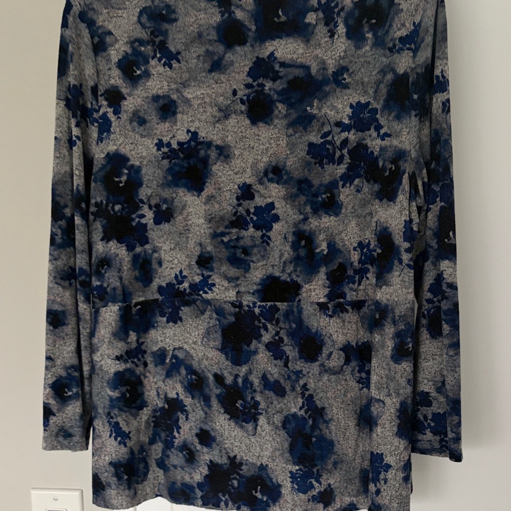 Simply Vera Vera Wang Gray Long-Sleeve Floral Tie-Front Top with Blue Print - Picture 4 of 4